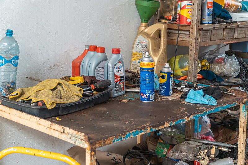 Where to Get your Oil Changed in Irvine Oil Cannisters and Other Supplies for an Oil Change on a Table in an Auto Shop